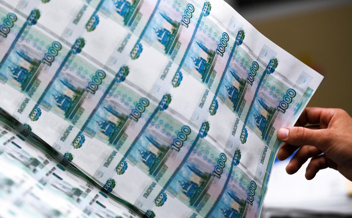 ЦБ в октябре презентует новые банкноты номиналом 1000 и 5000 руб.
