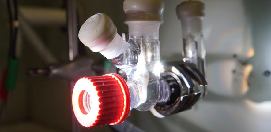 Как инновационный реактор делает гликолевую кислоту из пластика и CO₂ | РБК Тренды