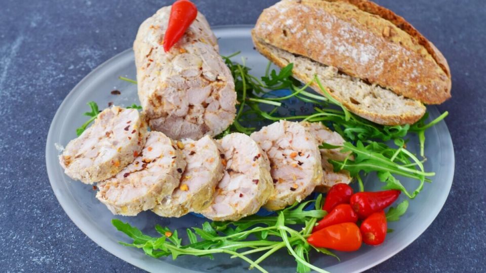 Полезнее магазинной в разы: приготовьте нежную ветчину из курицы сами Полезнее магазинной в разы: приготовьте нежную ветчину из курицы сами