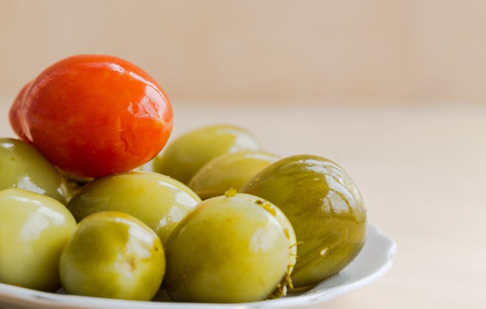Как сохранить летние вкусы: уникальные рецепты заготовок из зеленых помидоров