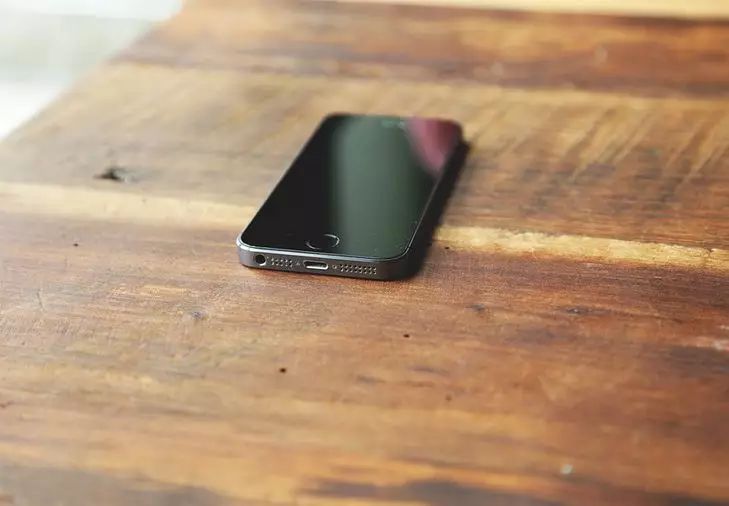 Как удлинить ноги на фото: простой трюк с телефоном, который работает без фильтров