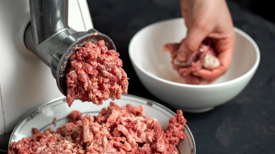 Эффект «два в одном»: вот как советские хозяйки заостряли лезвия мясорубки