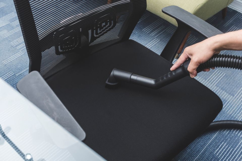 Как продлить жизнь офисному креслу: простые советы по уходу и ремонту