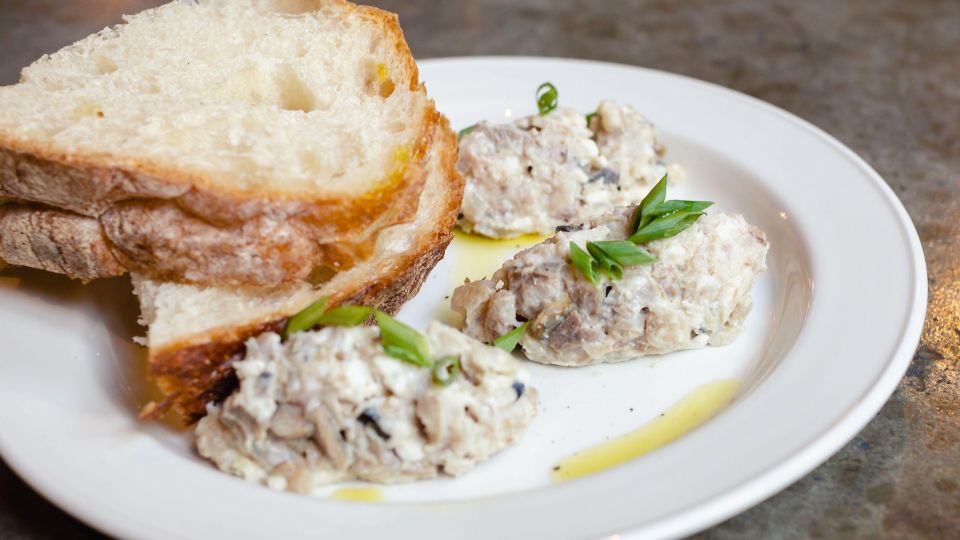 Это элементарное блюдо обожали в СССР: идеальная намазка за 10 минут