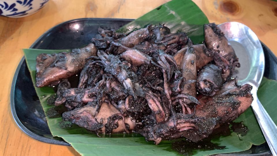 Кальмары в чернилах: гастрономическое приключение для смелых