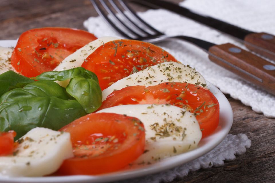 Летняя капрезе: как создать идеальный итальянский салат