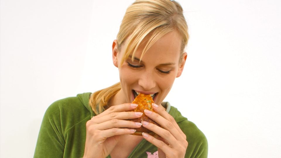 «Тянет на сладкое»: как стресс влияет на организм человека после 40
