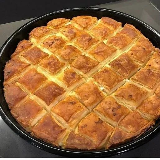 Необычная ватрушка: слоеное тесто и творог в новом свете