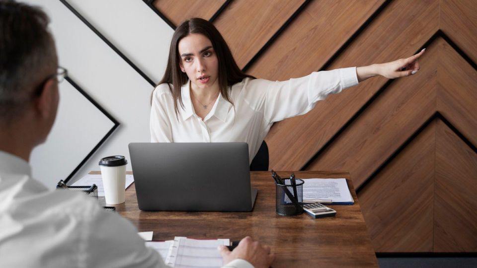 Обеденный перерыв не спасет от увольнения: суд уточняет правила прогула