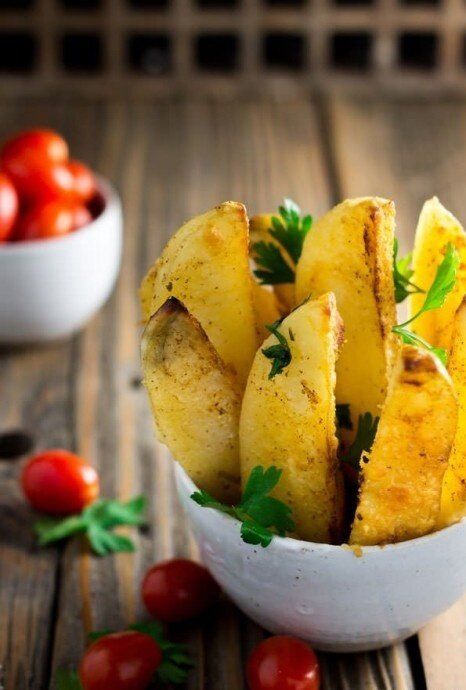 Как запечь картофель с травами и чесноком