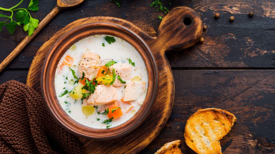 Вместо надоевшей ухи сварите этот нежнейший суп: норвежцы едят его кастрюлями