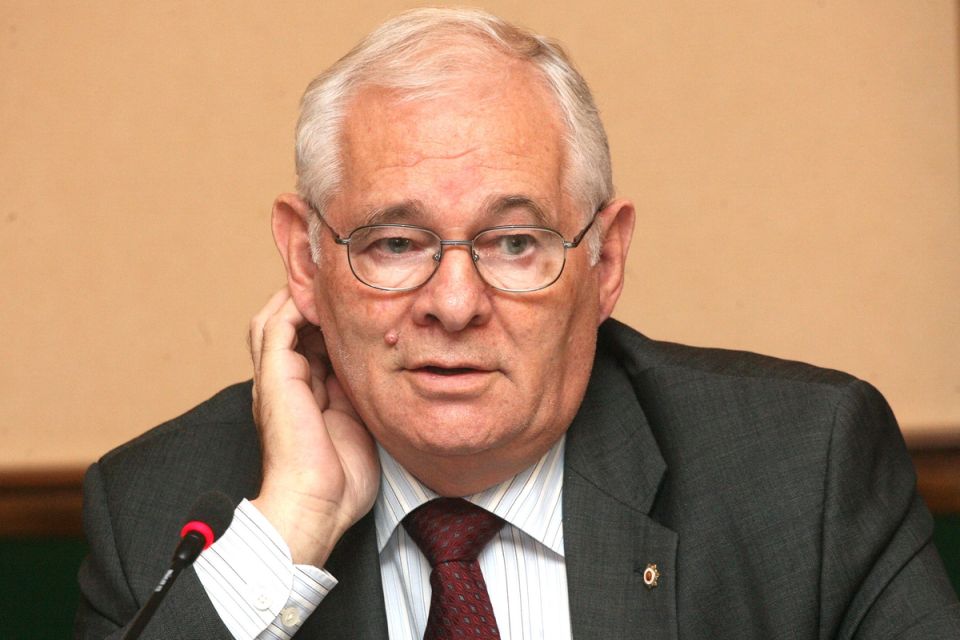 Как забота о здоровье и простые привычки помогают дожить до седых волос