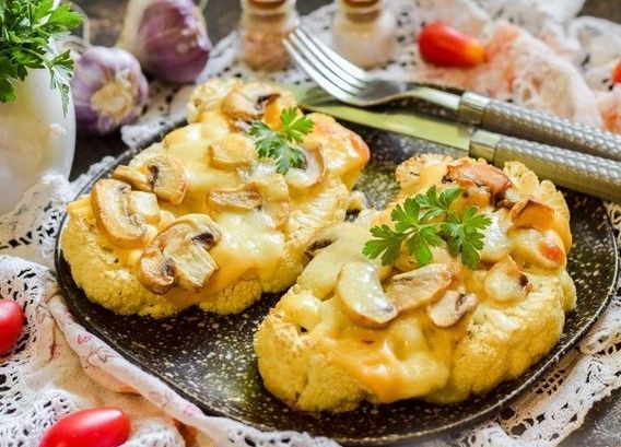 Цветная капуста по-новому: вкусные стейки из овощей с сыром и грибами