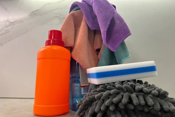 Проблемы уборки решены: вот как пустая пластиковая бутылка станет новым супер-инструментом
