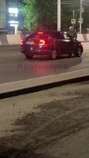 Красноярец переехал бродившего по проезжей части мужчину: пешеход скончался в больнице