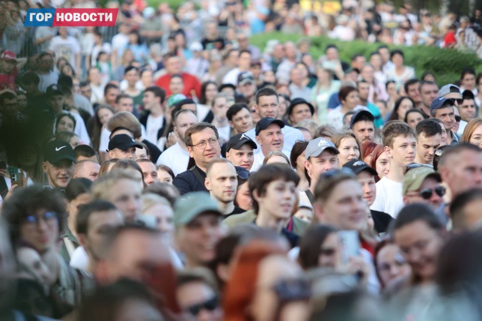 Празднование Дня города сегодня завершается концертом Виталия Гогунского