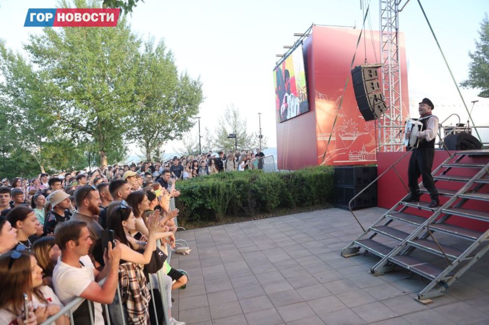 Празднование Дня города сегодня завершается концертом Виталия Гогунского
