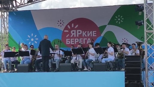 Красноярский духовой оркестр открыл своим выступлением l Всероссийский фестиваль «Сибирский марш» на Ярыгинской набережной