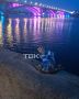 Красноярцы положили монеты в лодку суслику-речнику