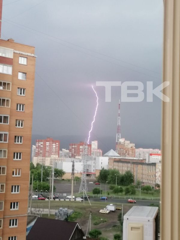 Молния попала в мачту красноярского радиотелецентра