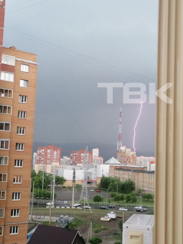 Молния попала в мачту красноярского радиотелецентра