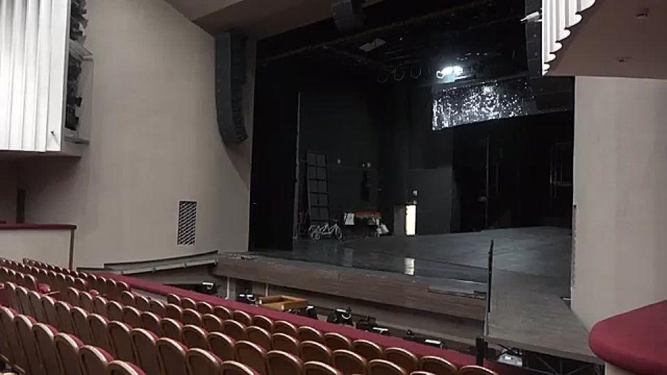   Ĩ 