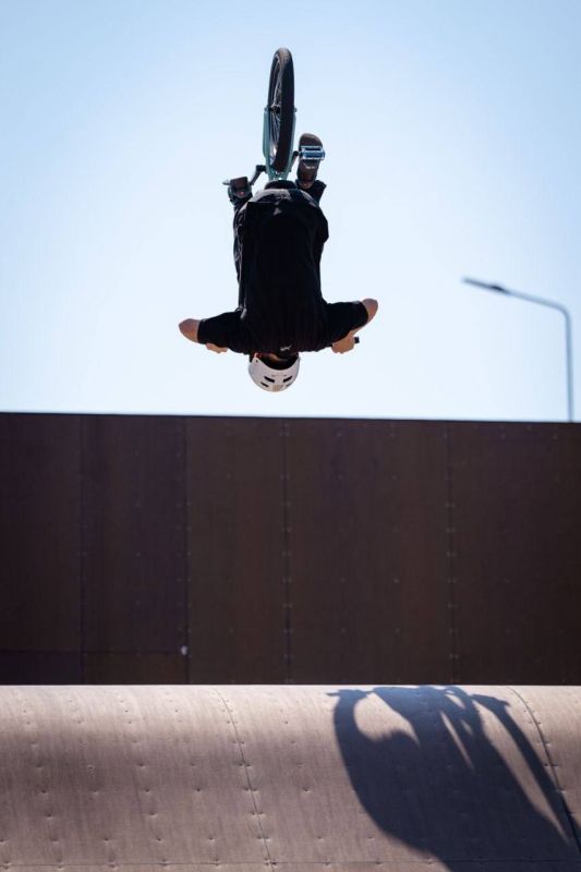         BMX-