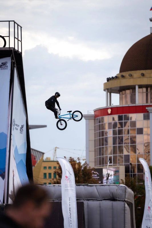  BMX-       