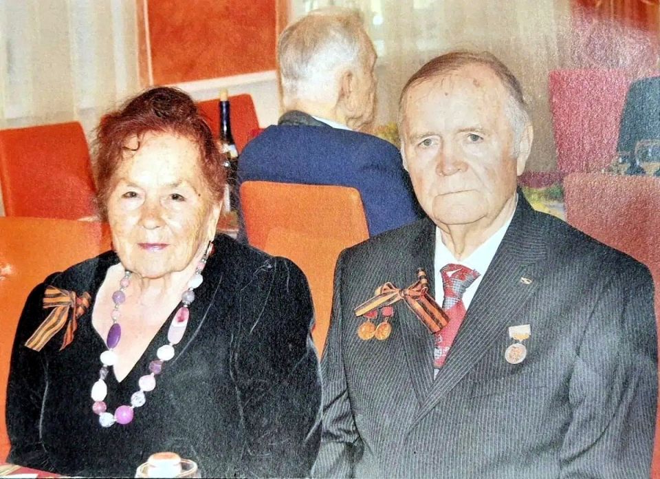 98-летние супруги Митрофановы из Железногорска отметили коронную свадьбу