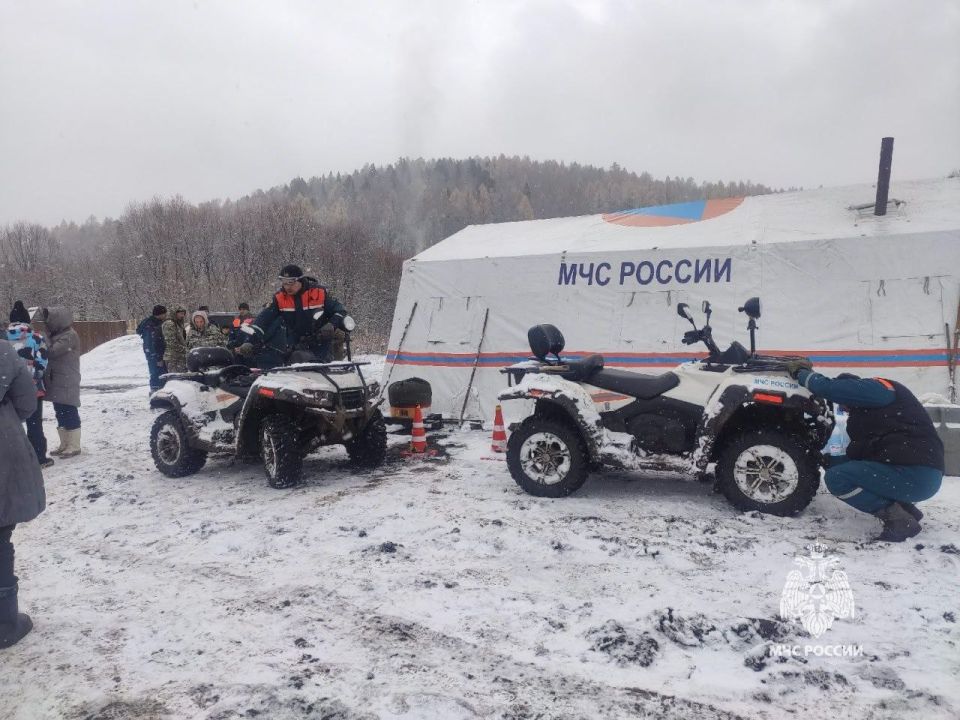 В ходе поисков семьи, пропавшей в Красноярском крае, сотрудники МЧС, полиция и волонтеры обследовали 515 км лесных дорог