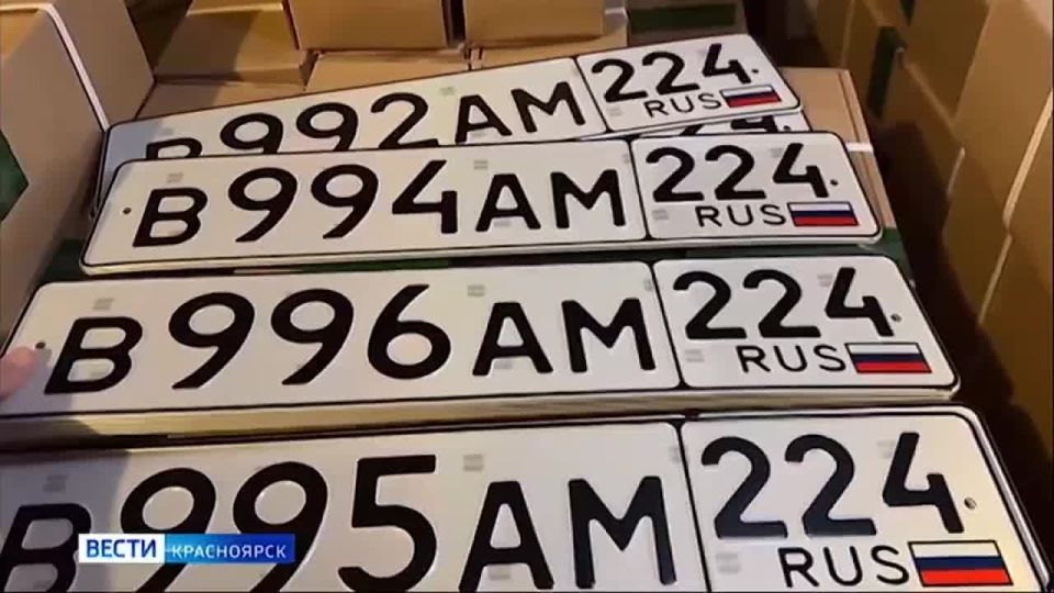 В Красноярске начали выдавать автомобильные номера с новым обозначением региона - 224