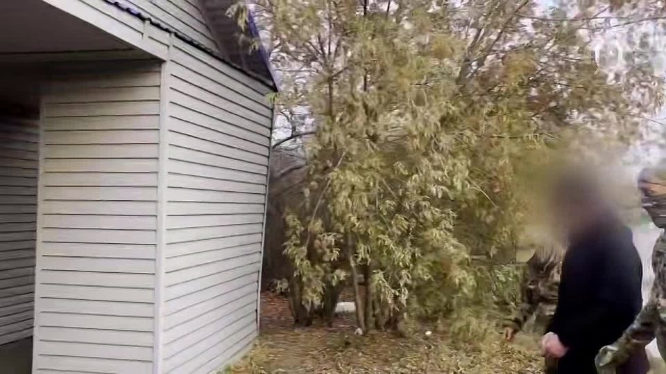 Экс-участковый полиции и работник банка в Красноярском крае обвиняются в хищении 2 млн рублей выплат, положенных вдове участника СВО, сообщает СК России