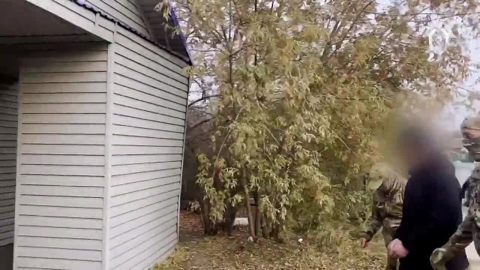 В Красноярском крае бывшего полицейского и сотрудника банка подозревают в хищении выплат, положенных вдове участника СВО