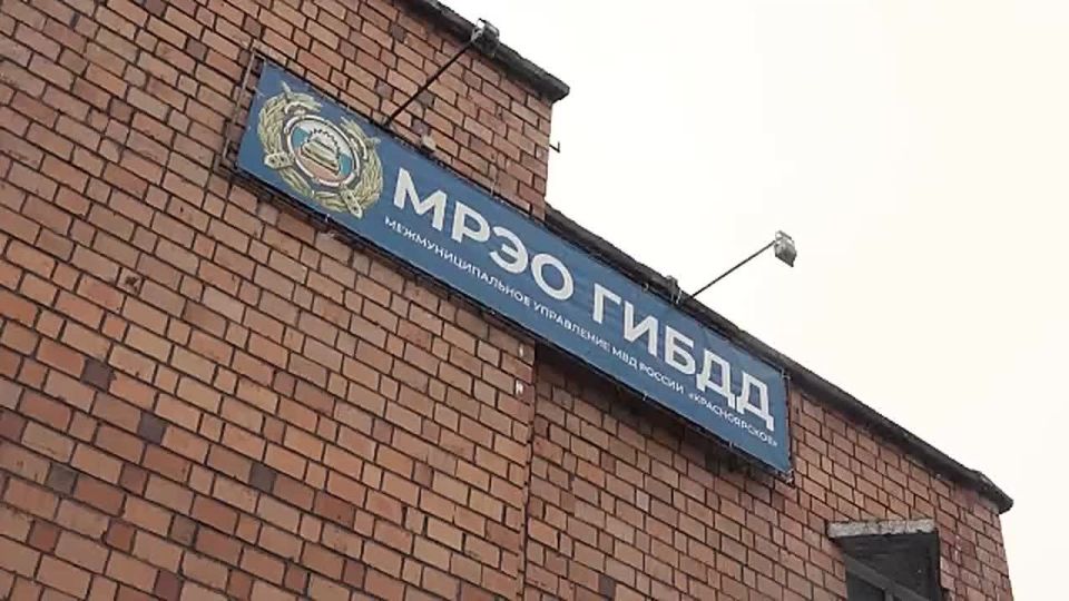 В ОЧЕРЕДИ ЗА ВОДИТЕЛЬСКИМ УДОСТОВЕРЕНИЕМ