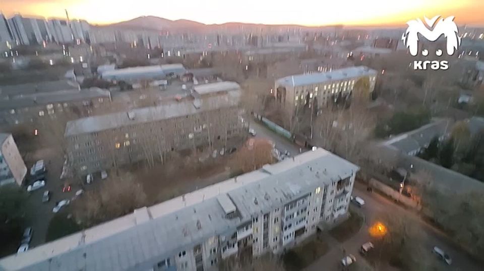 Любуемся красноярским закатом на чёрном небе