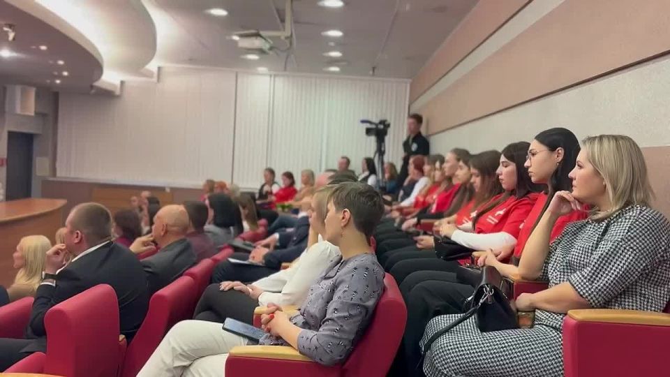 Дмитрий Карасёв: Сегодня на заседании Консультативного совета по развитию добровольчества мы чествовали 12 лучших волонтеров федерального проекта «Формирование комфортной городской среды»