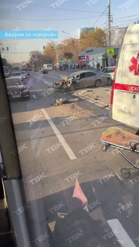 Легковушка протаранила машину скорой помощи в районе ГорДК