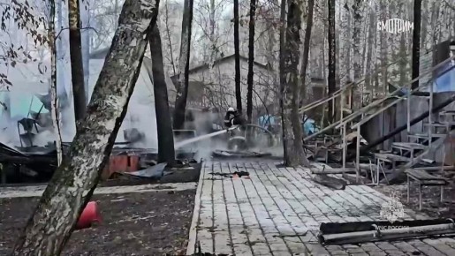 2 человека пострадали в результате пожара на территории отеля в Красноярском крае, возгорание полностью ликвидировано, сообщили в МЧС России