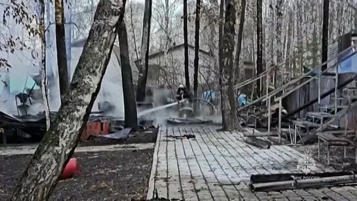 Пожар на базе отдыха потушили
