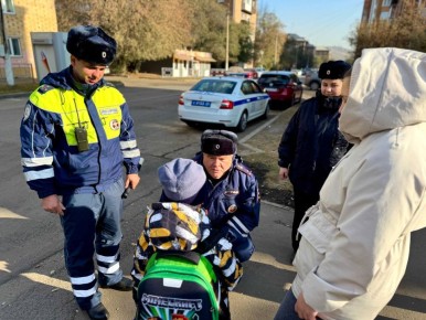 Сотрудники красноярского полка ДПС и ПДН провели профилактический рейд «Несовершеннолетний нарушитель»