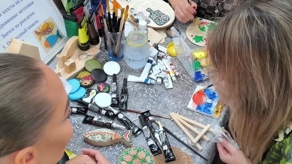   !.        -. -       ,     