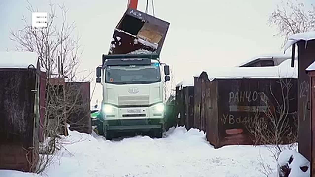 Свалку в несколько километров вдоль берега убирают в Норильске