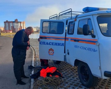 В Зеленогорске двое рыбаков вышли на лед озера и ушли под воду