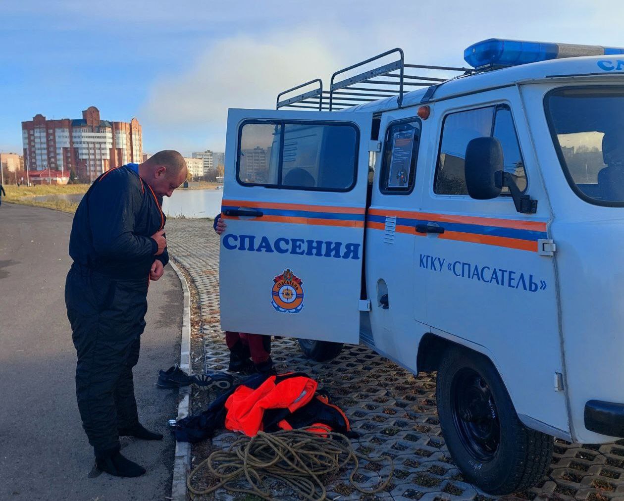 В Зеленогорске двое рыбаков вышли на лед озера и ушли под воду