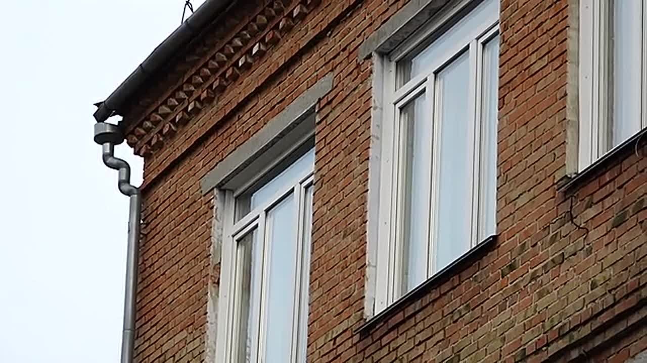 ШКОЛЫ КРАСНОЯРСКА: В ТЕСНОТЕ, ДА НЕ В ОБИДЕ