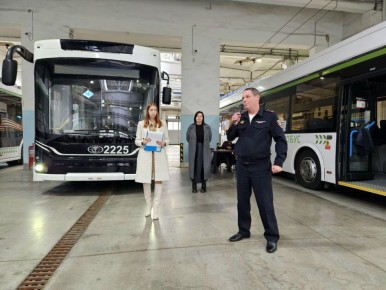 Руководители Госавтоинспекции краевого центра поздравили работников автотранспортных предприятий с Днем автомобилиста