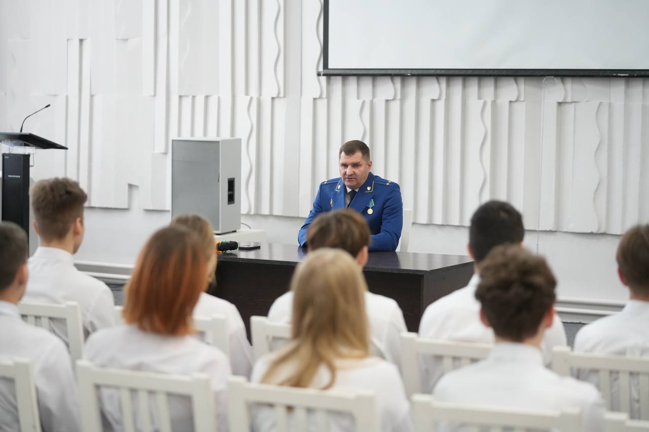Будни будущих защитников закона: как проходят каникулы у ребят из прокурорских классов Будни будущих защитников закона: как проходят каникулы у ребят из прокурорских классов