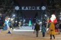 Красноярска пришла в Центральный парк вместе со своей дочерью покататься на коньках