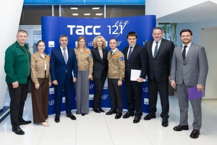 Антон Котяков рассказал о развитии проектов по трудоустройству молодежи