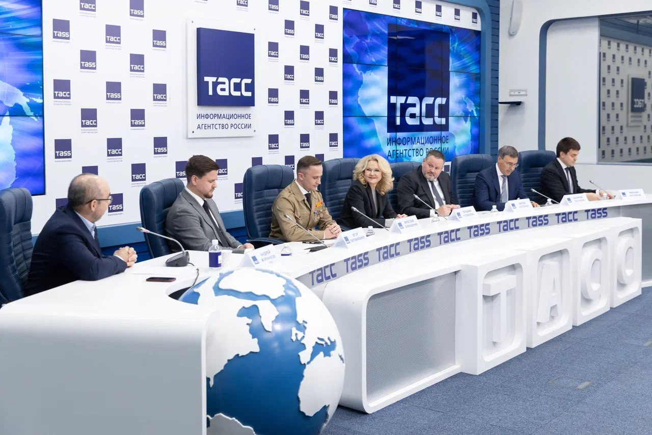 Антон Котяков рассказал о развитии проектов по трудоустройству молодежи Антон Котяков рассказал о развитии проектов по трудоустройству молодежи